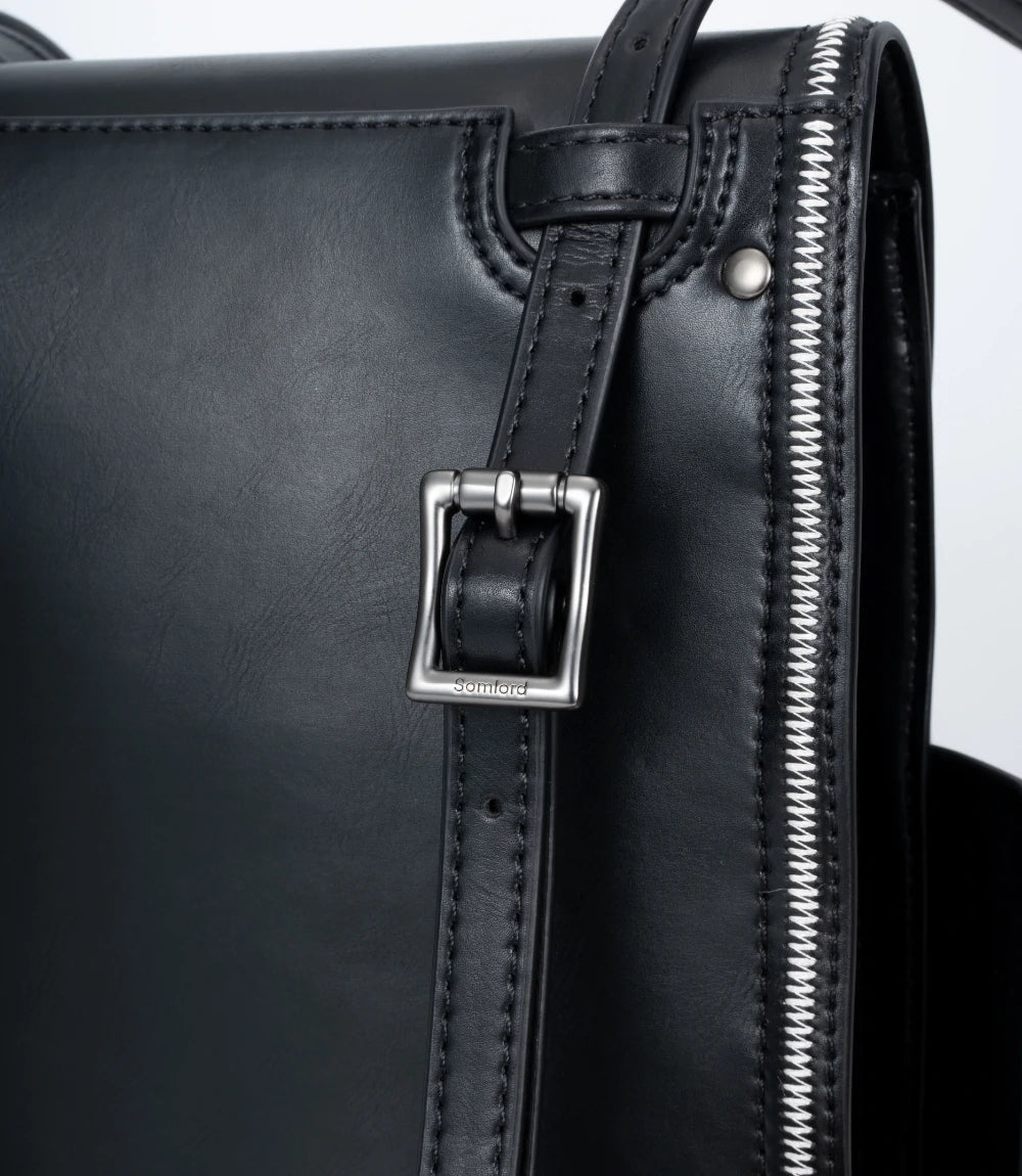 Premium metal buckle detail – enhancing durability and adjustability for a comfortable carrying experience.
