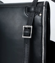 Premium metal buckle detail – enhancing durability and adjustability for a comfortable carrying experience.