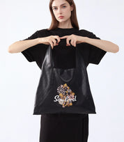 Versatile and lightweight – this soft leather tote is designed for effortless carrying with a unique slouchy structure.