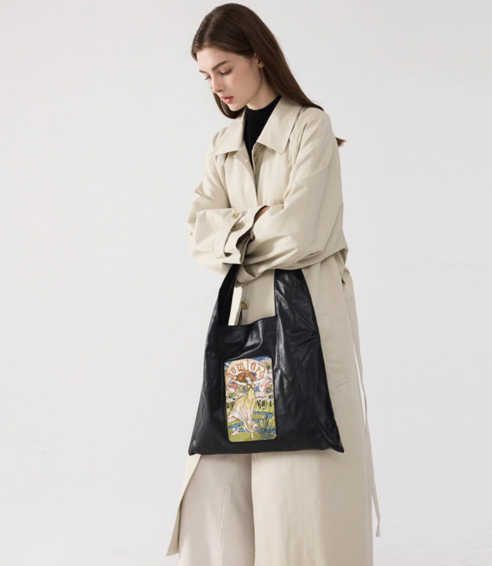 Perfect for urban fashion – the embroidered leather tote bag blends contemporary style with artistic elements.