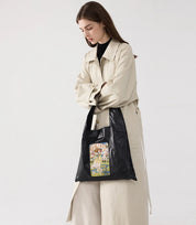 Perfect for urban fashion – the embroidered leather tote bag blends contemporary style with artistic elements.