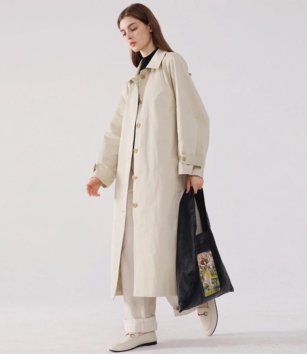 Modern and functional leather tote bag – soft leather structure with spacious storage, ideal for everyday essentials.