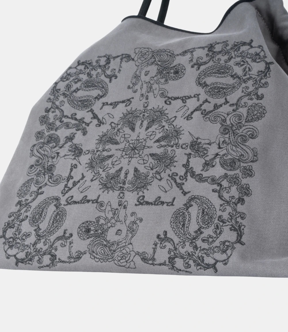 Intricate paisley embroidery on the crossbody tote – fine craftsmanship on soft, durable fabric, adding a vintage aesthetic.