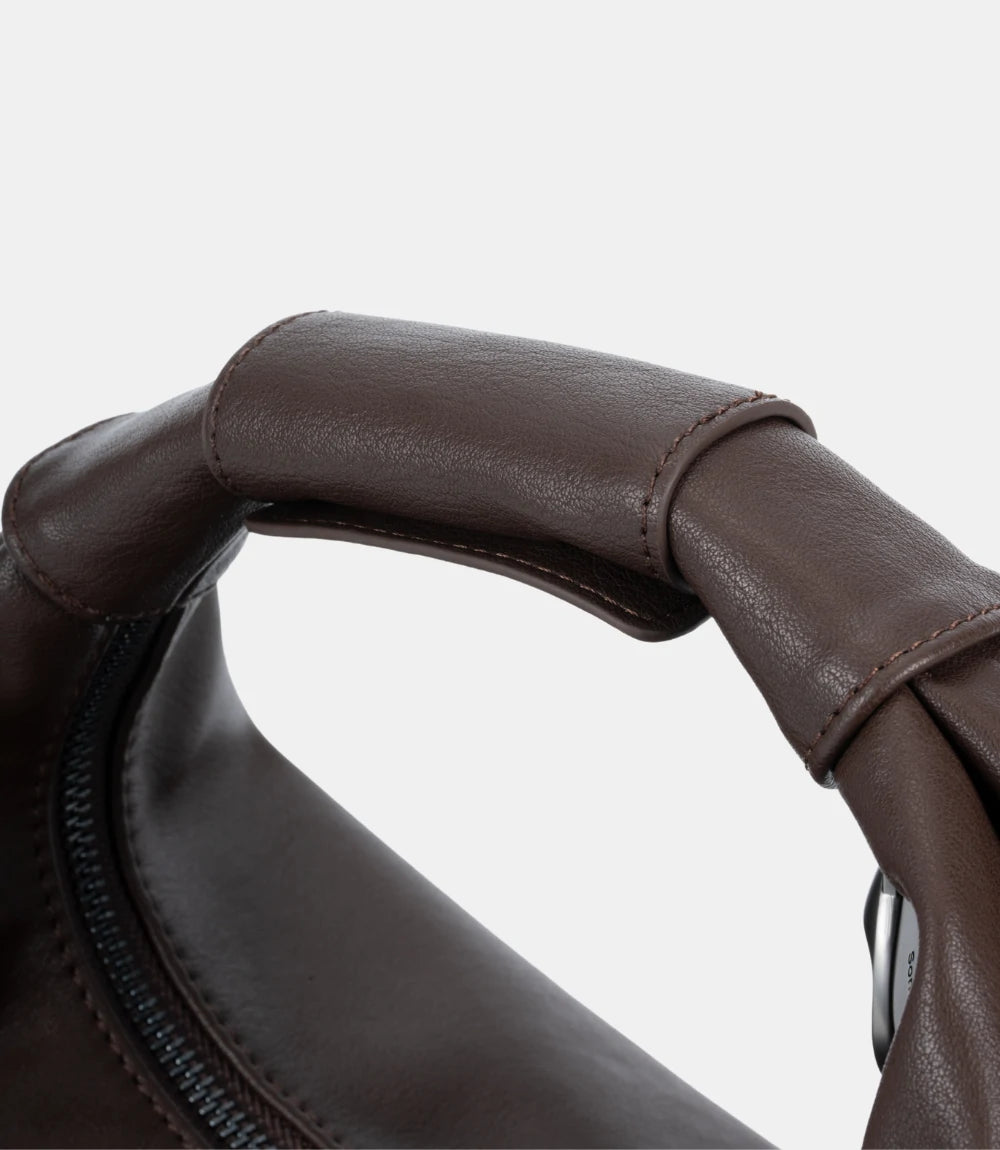 Detailed stitching on leather handle – a luxurious blend of soft leather, modern minimalism, and comfortable, functional design.