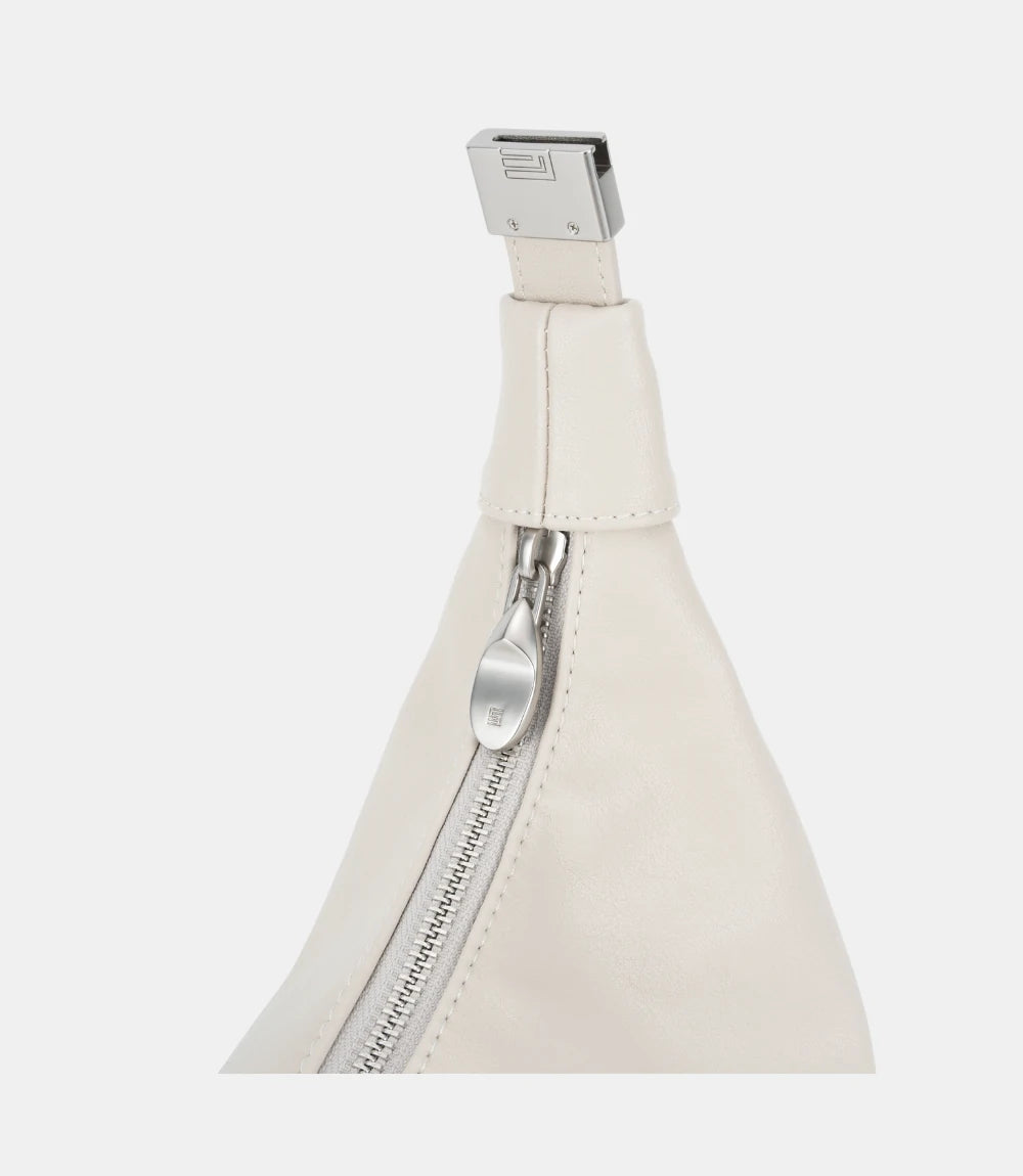 Secure zip closure detail – smooth zipper on the Cloud Hobo Bag ensuring easy access while keeping essentials safe.