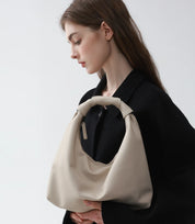 Relaxed luxury – The Slouchy Leather Cloud Hobo Bag offers an effortless, draped silhouette for a laid-back, chic look.