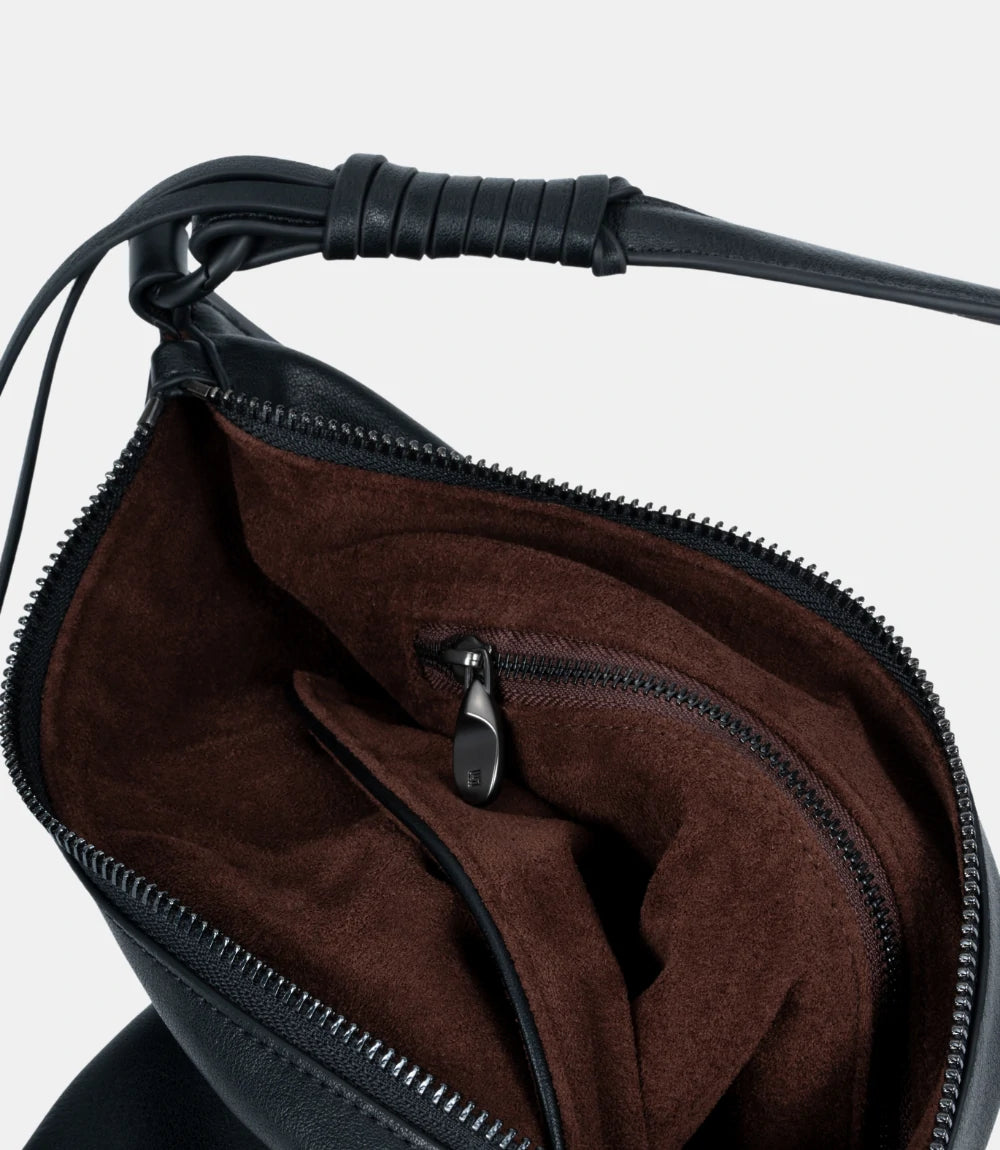 Soft suede interior lining – luxurious and durable material inside the ChicCurve Leather Shoulder Bag.