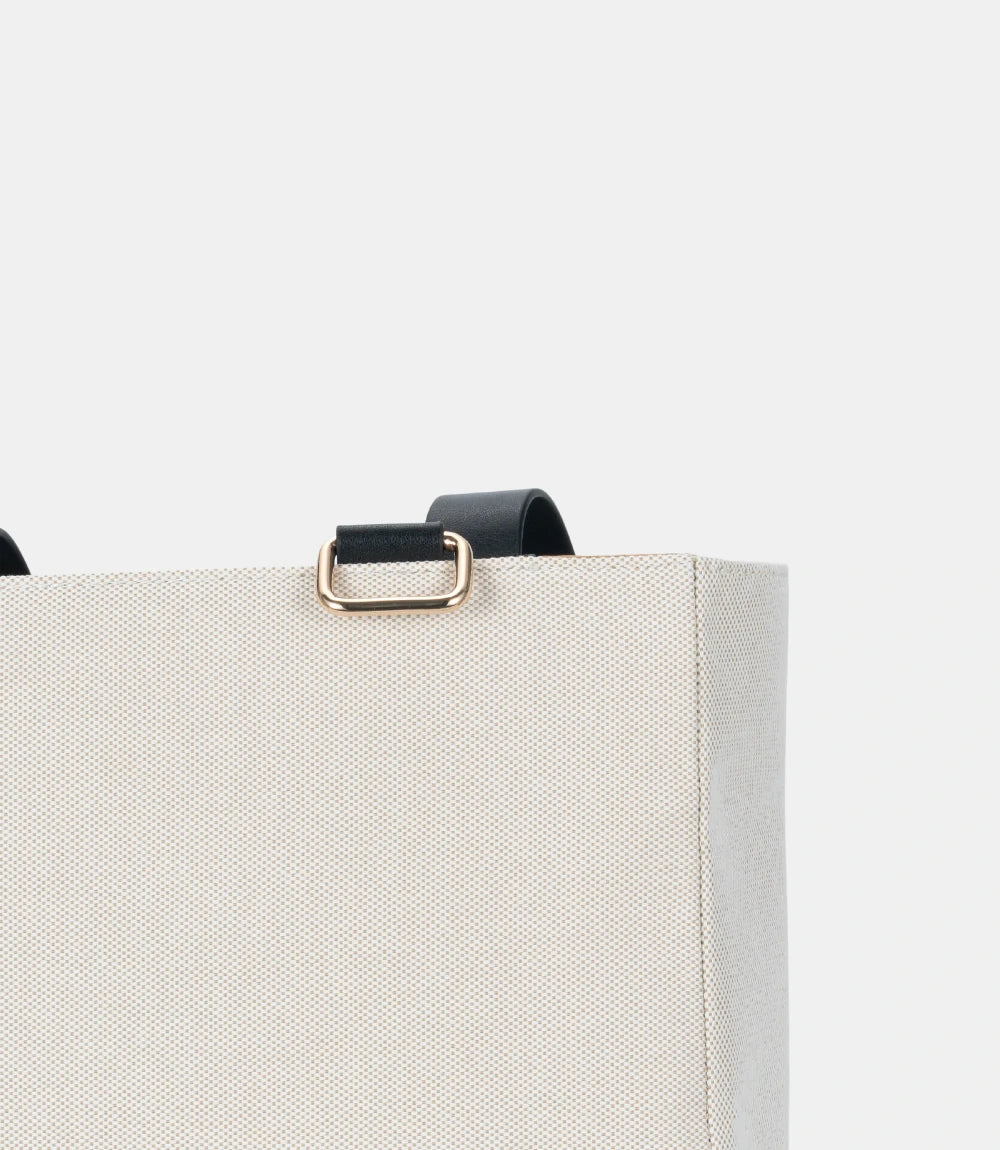 High-quality hardware details – reinforced metal D-rings and canvas material for enhanced durability and a sophisticated finish.